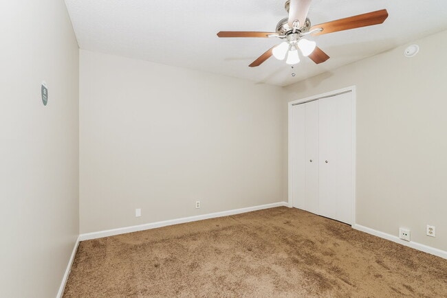 Building Photo - 7900 Rochelle Rd