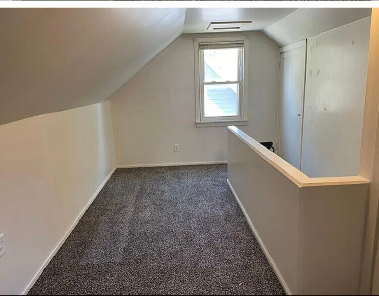 Building Photo - 723 3rd St SW