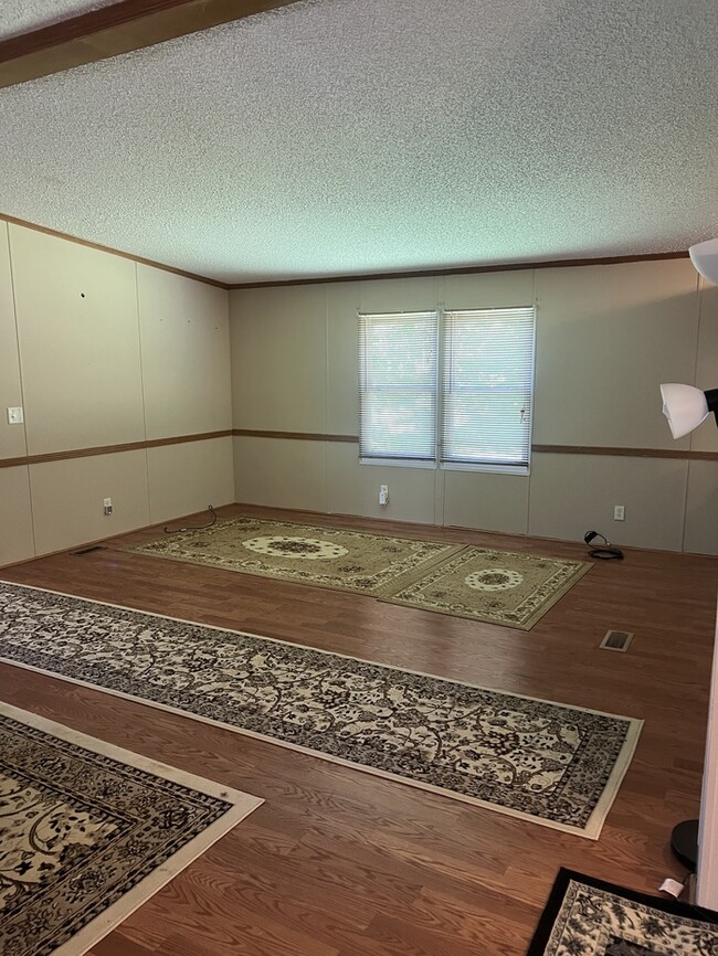 Building Photo - 107 Cavalier Ln