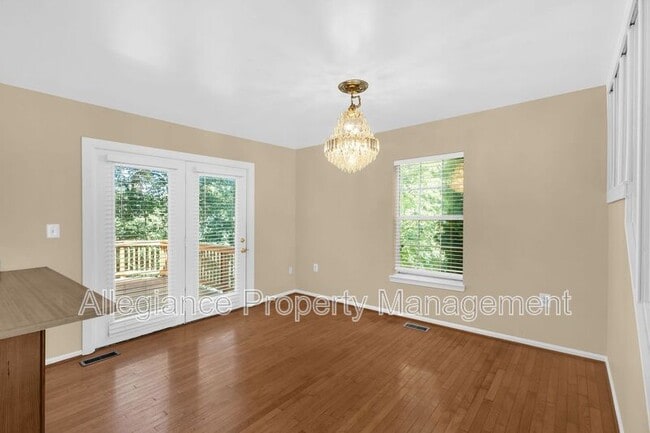 Building Photo - 5743 Burke Towne Ct