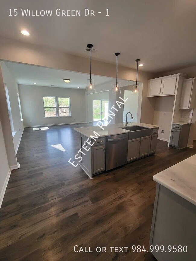 Building Photo - 15 Willow Green Dr