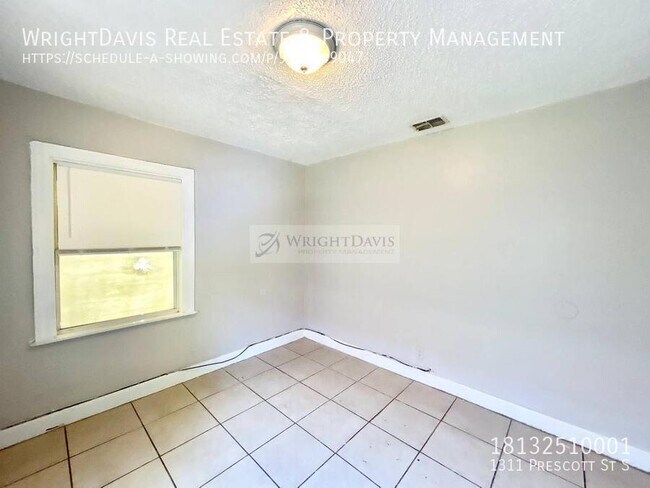Building Photo - 1311 Prescott St S