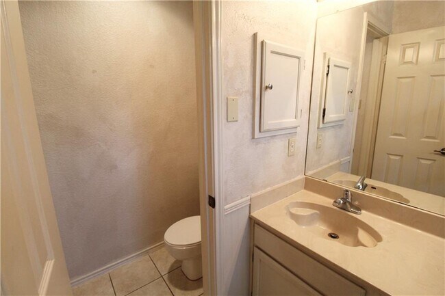 Building Photo - 15706 Racine Cove