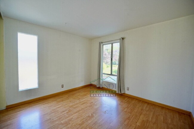 Building Photo - 39 Forest Ln