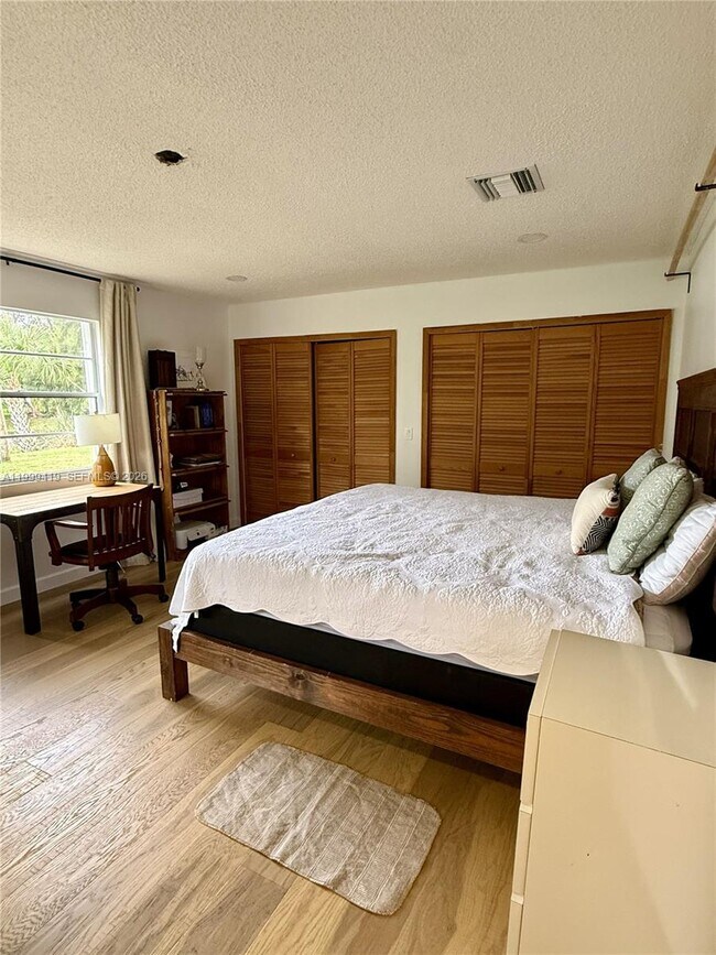 Building Photo - 625 Whippoorwill Terrace