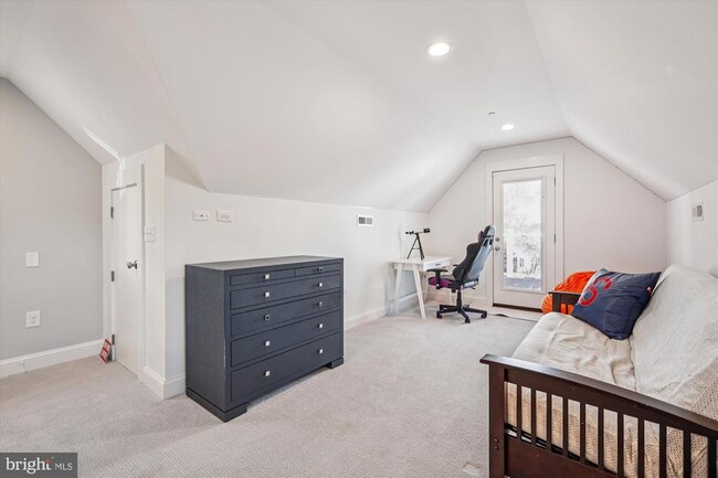 Building Photo - 215 E Chew Ave