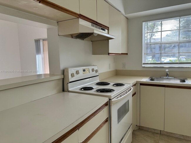 Building Photo - 601 Cypress Lake Blvd