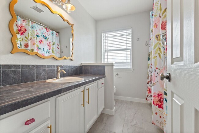 Building Photo - 14081 SW Viewpoint Ct