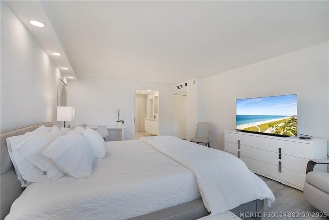 Building Photo - 5100 N Ocean Blvd