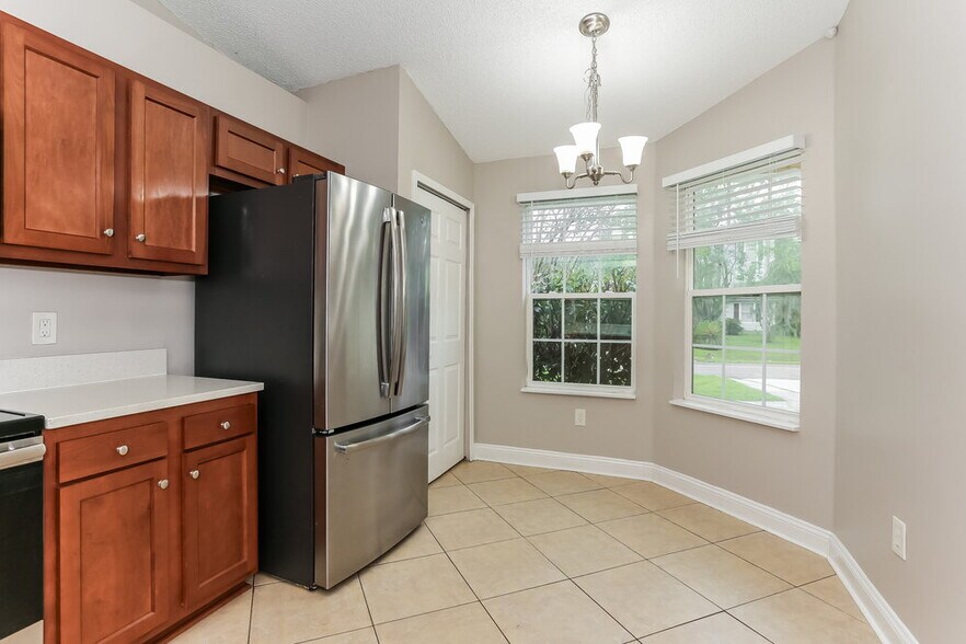 Building Photo - 1608 Twin Oak Dr W