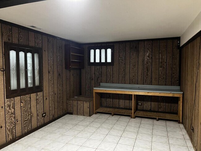 Building Photo - 5623 Santa Barbara Dr