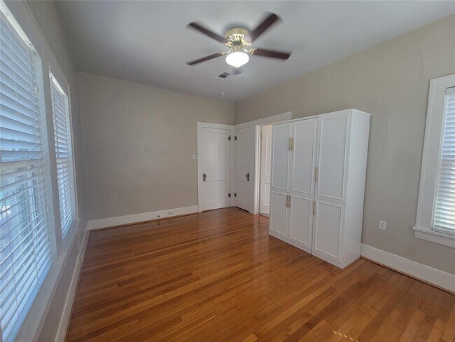 Building Photo - 2406 Huldy St