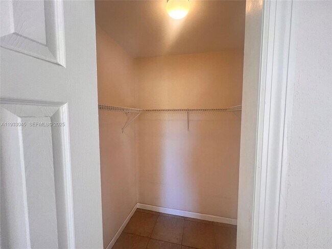 Building Photo - 12290 NE 11th Ct