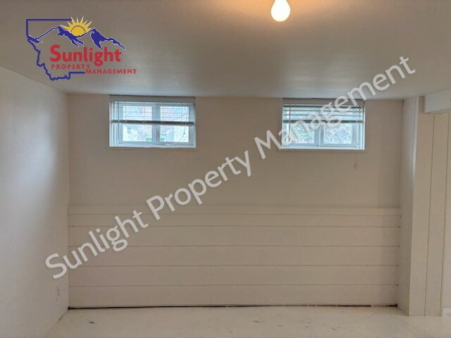 Building Photo - 3 Bed 1.5 Bath Home on Large Corner Lot