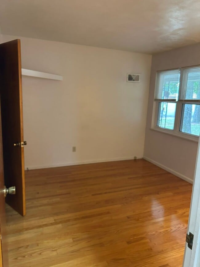 Building Photo - 203 N 7th St