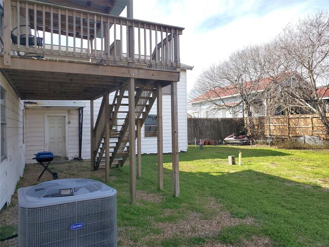 Building Photo - 2116 Grover Ave