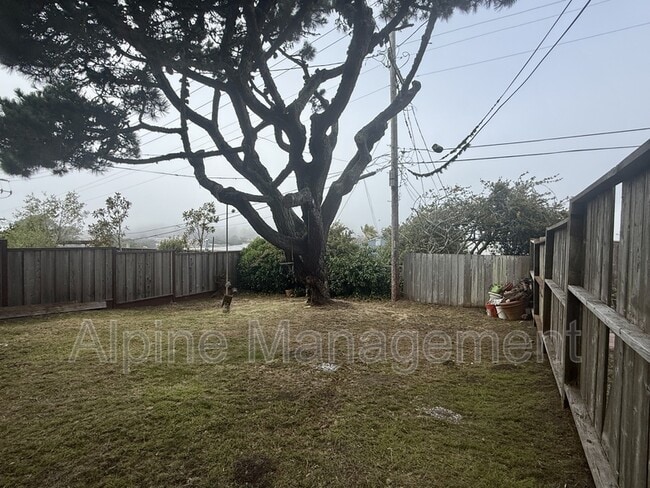 Building Photo - 658 Rockdale Dr