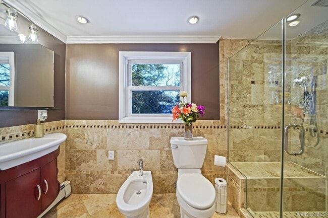 Building Photo - 6 Fairfields Ln