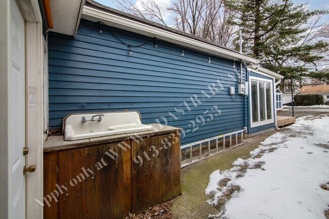 Building Photo - Beautiful Ranch Home in Brookside-Availabl...