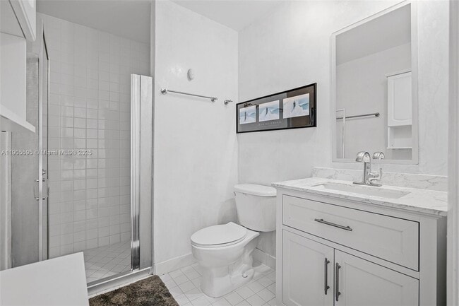 Building Photo - 10 SW South River Dr