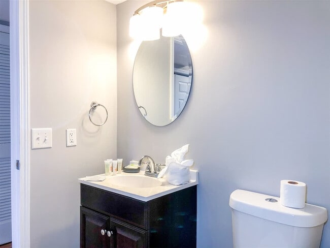 Building Photo - 5218 Beach Dr