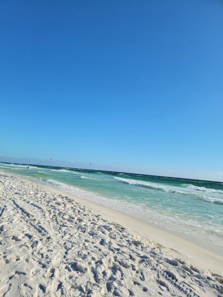 Building Photo - 29 Lighthouse Pointe Blvd