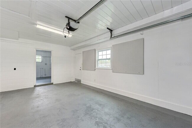 Building Photo - MOVE IN TO THIS SARASOTA HOME NOW WITH ZER...