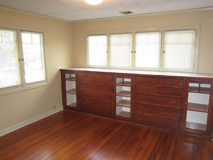 Built-In Shelves and Drawers - 228 N Myrtle Ave