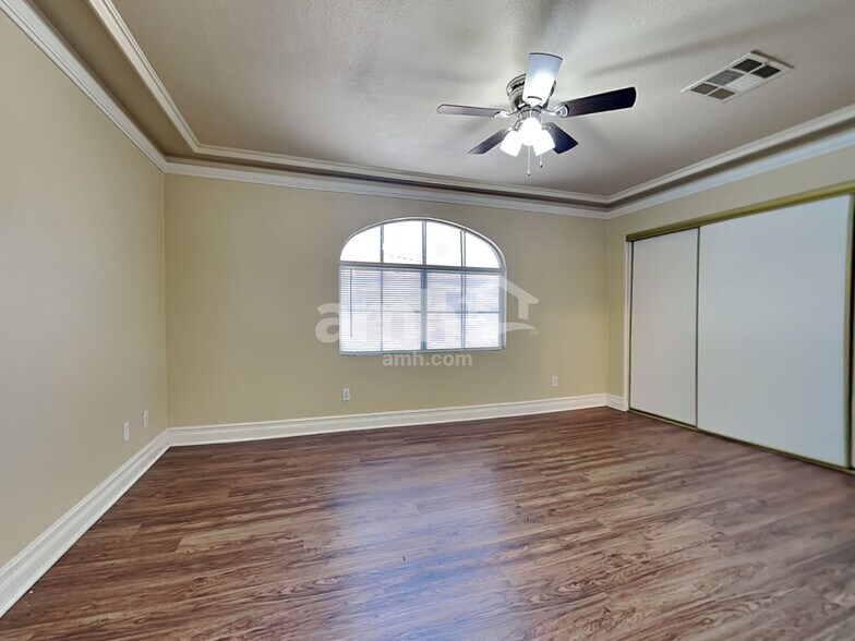 Building Photo - 8713 Sandringham Ave