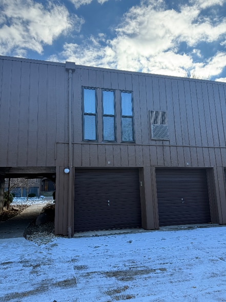 Building Photo - 33803 Electric Blvd