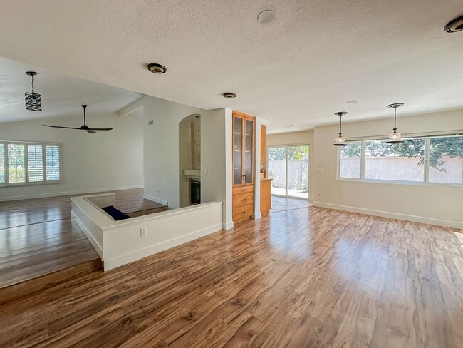 Building Photo - Stylish 4 Bedroom, 2 Bath Single-Story wit...
