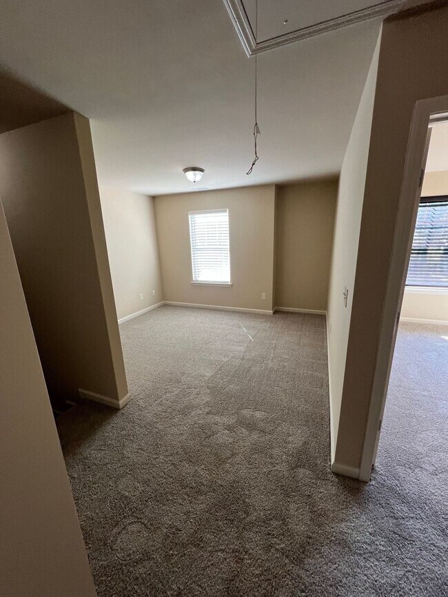 Building Photo - Beautiful 3-Bedroom, 2.5-Bath Home in Established Community!