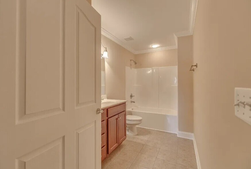 Building Photo - 2208 Stanford Ct