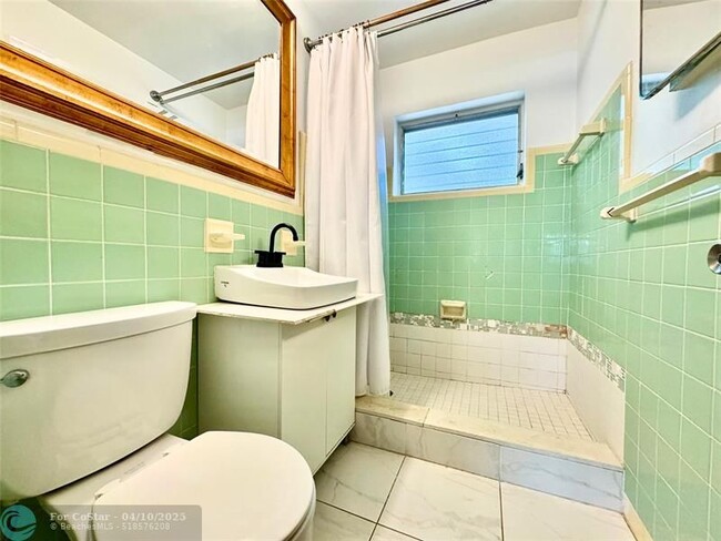 Building Photo - 311 NE 48th Ct