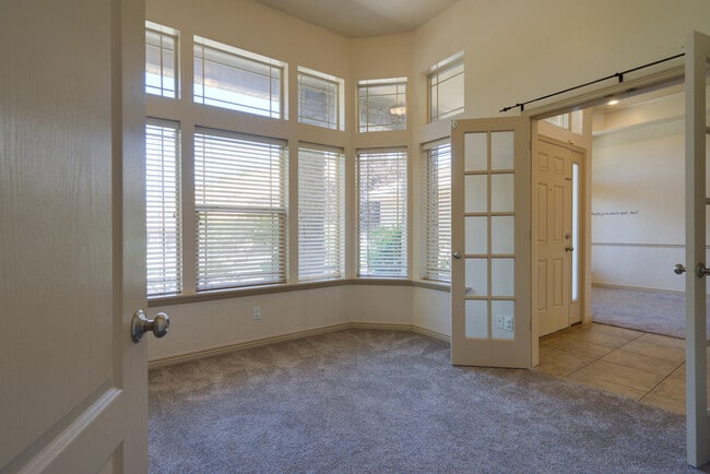 Building Photo - 3 Bedroom Plus Office in The Knolls at Little Valley