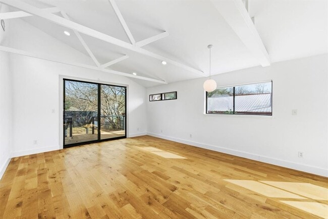 Building Photo - 919 Walter St