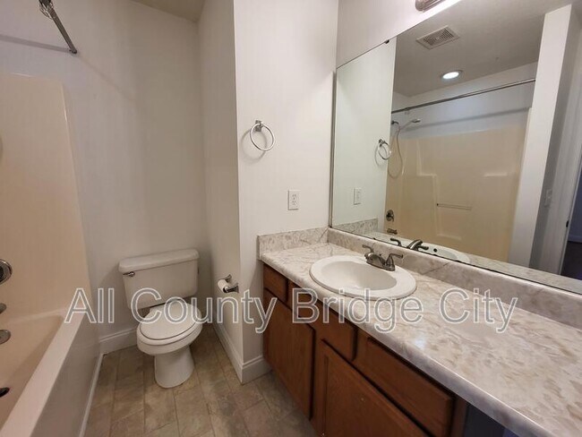 Building Photo - 5 Feldspar Ln