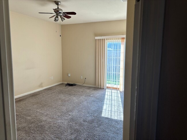 Building Photo - Cozy 2 Bed, 2 Bath Home
