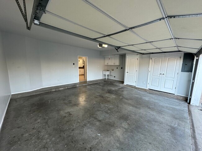 Garage - 428 Quail Ave