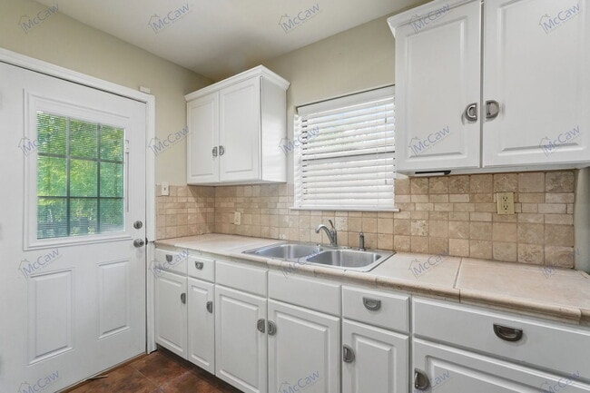 Building Photo - 4710 Wateka Dr