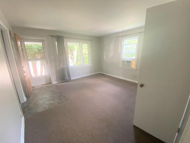 Building Photo - 8 Clarke St