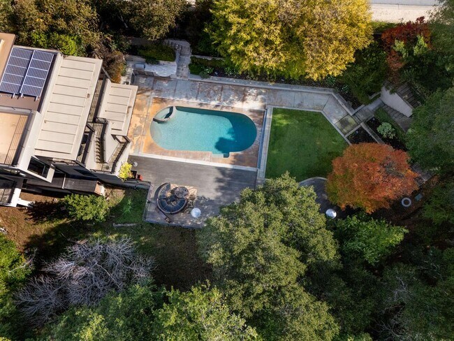 Building Photo - 2510 Skyfarm Dr