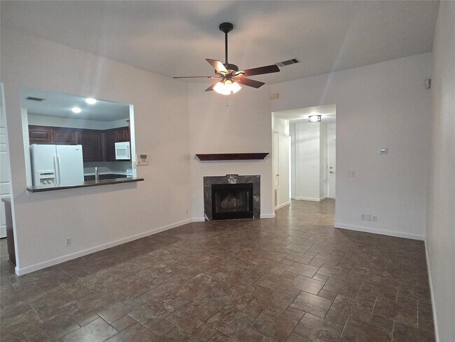 Building Photo - 103 Hummingbird Ct