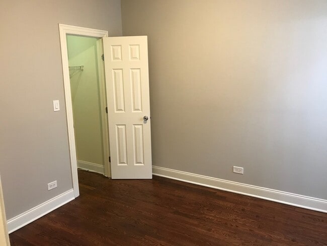 Building Photo - 4010 N Hamlin Ave