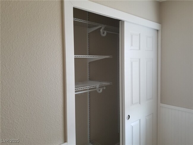 Building Photo - 6447 Oak Savanna Ct