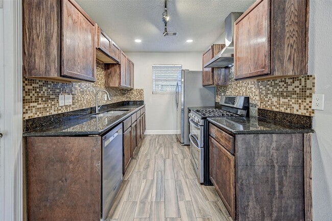 Building Photo - 14027 Blue Falls Dr