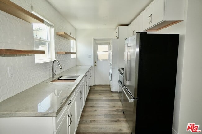 Building Photo - 5216 Navarro St