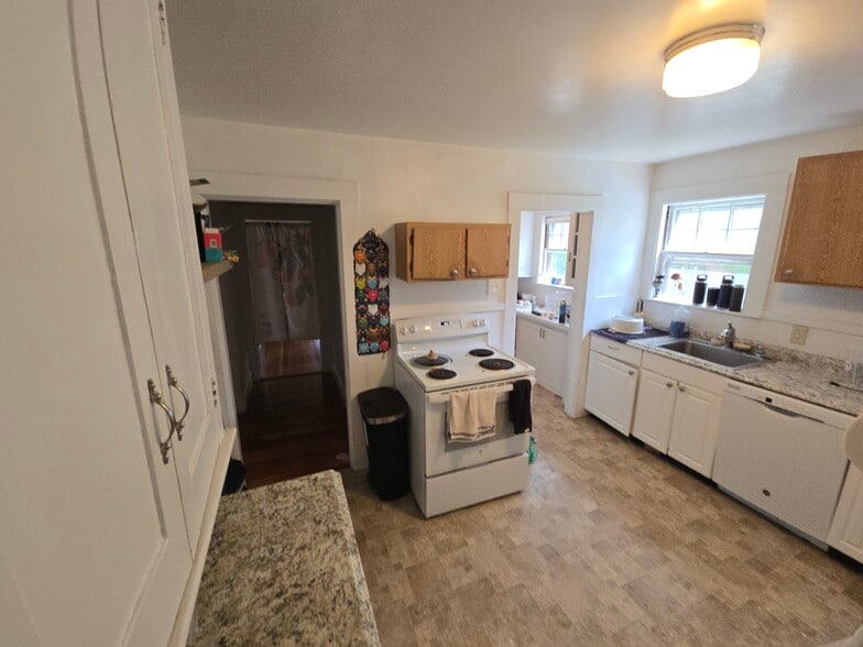 Primary Photo - 281 Lowell Ave