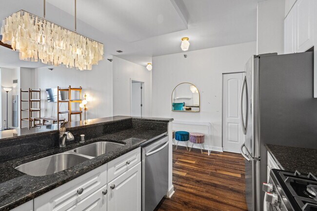 Building Photo - 330 N Jefferson St