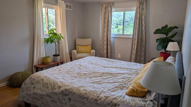 Building Photo - 3943 Boulevard Dr